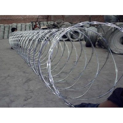 China Supplier Bto-22 Hot DIP Galvanized Razor Barbed Wire 450mm Coil Razor Wire